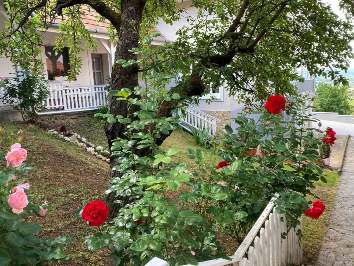 Fogado A Ket Toelgyfahoz Bed and Breakfast Sümeg Buitenkant foto